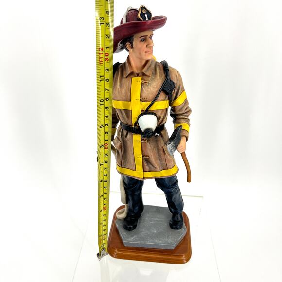 Vintage 2000 Red Hats of Courage Sentinel Of Courage 2/1945 Fireman Resin Figure - Picture 9 of 10